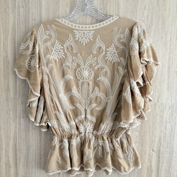 Solitaire Blouse Medium Beige Embroidered Floral Flutter Sleeves Scalloped Hem - Picture 12 of 12